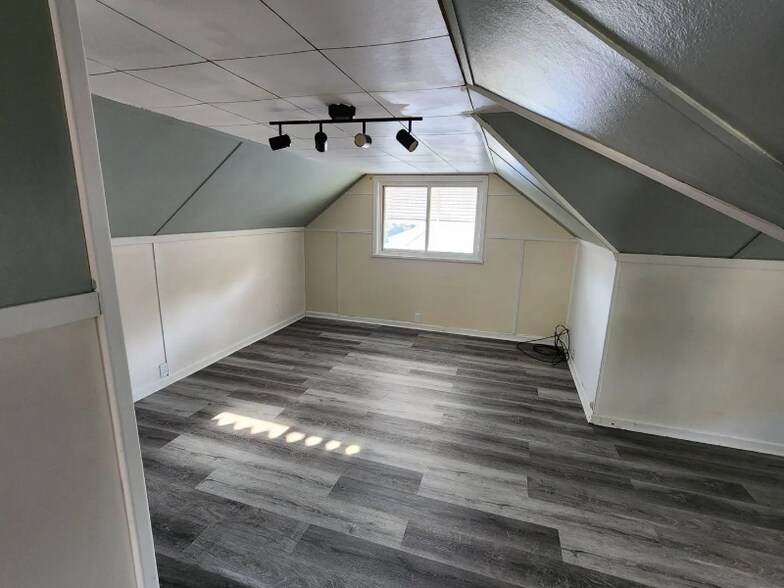 Building Photo - 11202 Mountview Ave