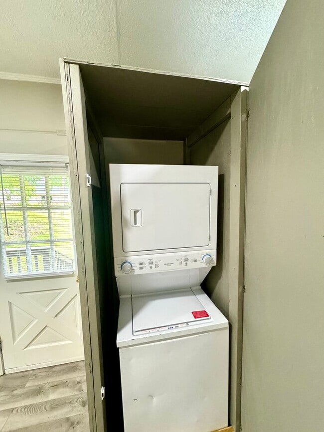 Building Photo - Cute 2 Bedroom 1 Bath House in Jacksonville