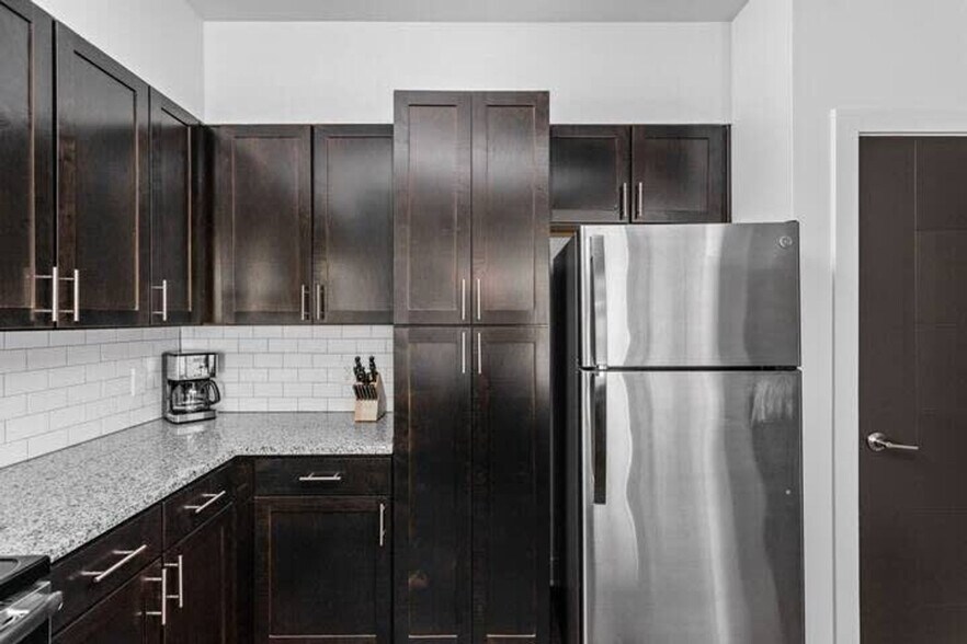 Building Photo - 8506 Westfield Blvd