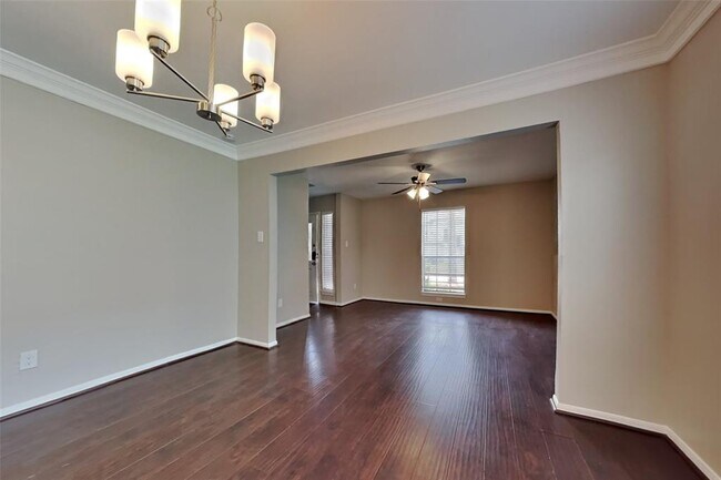 Building Photo - 2916 Tower Bridge Ct