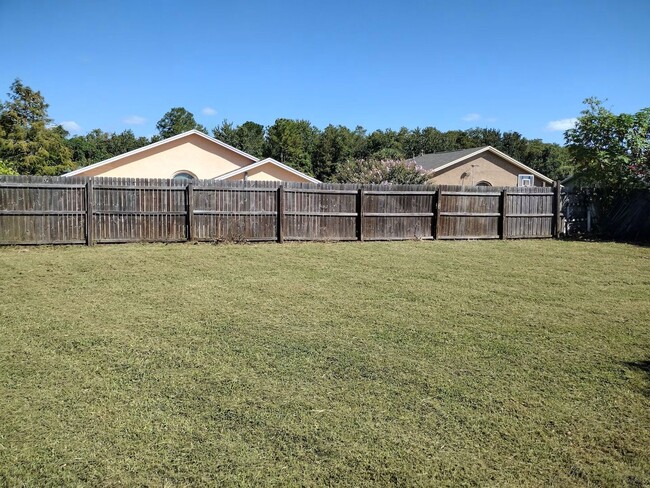 Building Photo - 3 Bedroom/ 2 bathroom Home In Gingermill!