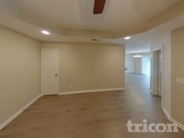 Building Photo - 605 Silverhill Dr