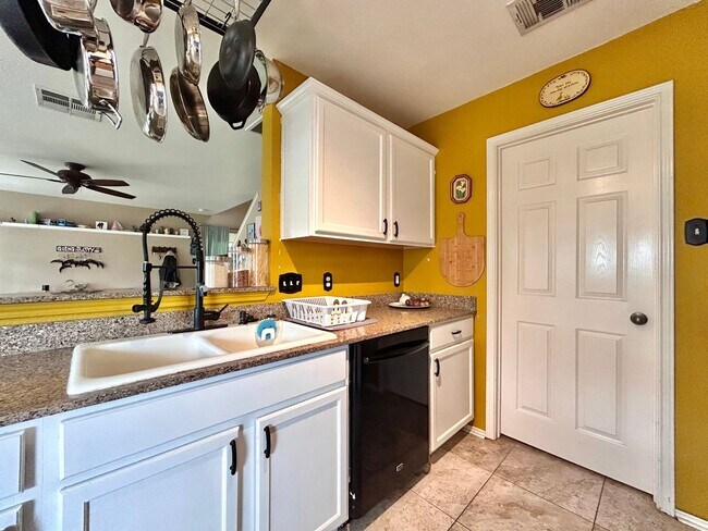 Building Photo - 14801 Falling Stone Ln