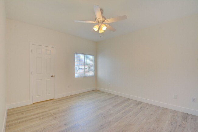 Building Photo - Gorgeous two bedroom two bathroom condo in...