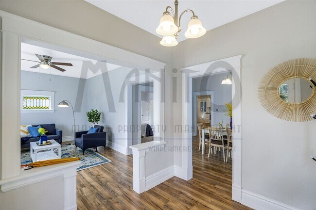 Building Photo - Charming home blocks from Kendall Yards