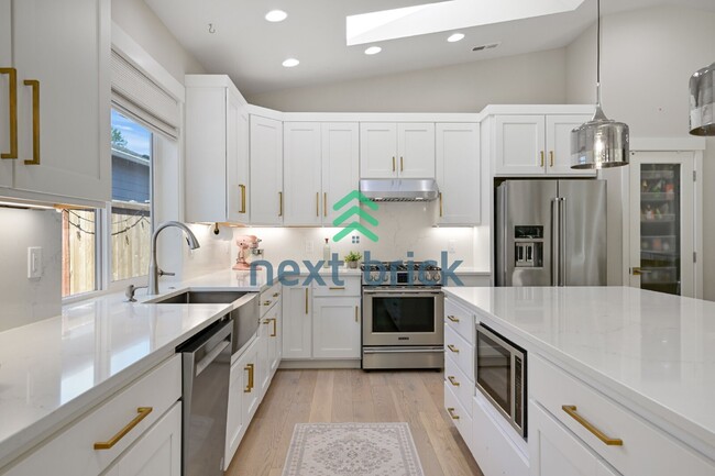 Building Photo - Charming 3-Bed, 2-Bath with 2,170 Sq. Ft. in Beautiful Snohomish!