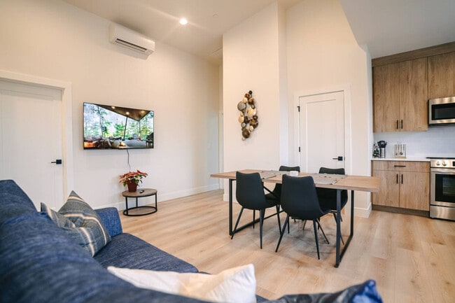 Building Photo - 3505 NE Creston Ave