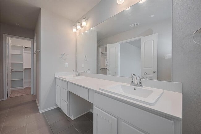 Building Photo - 2902 Scanlan Mdw