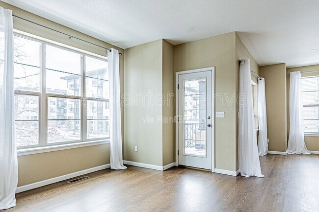 Building Photo - 492 S Saulsbury St