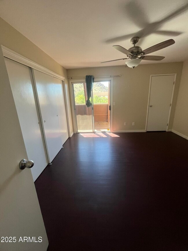 Building Photo - 1601 W Sunnyside Dr