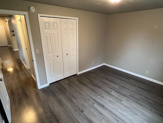 Building Photo - 3 Bedroom, 2 Bathroom House in Bethel Neig...