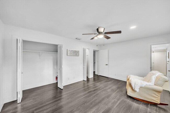 Building Photo - 10962 57th Pl S