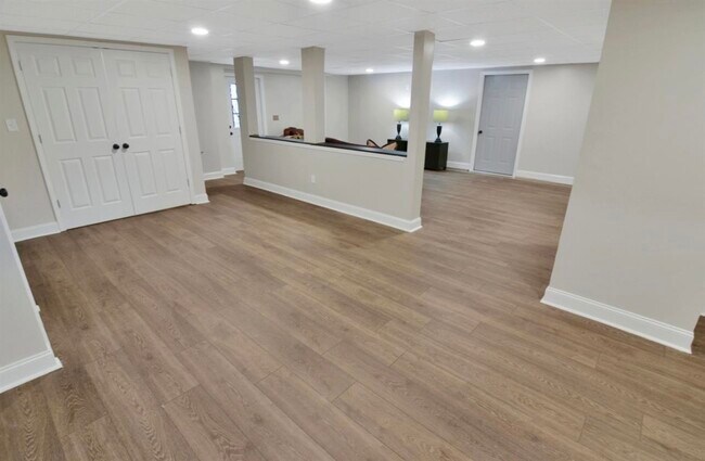 Building Photo - 73 Willow Tree Cir