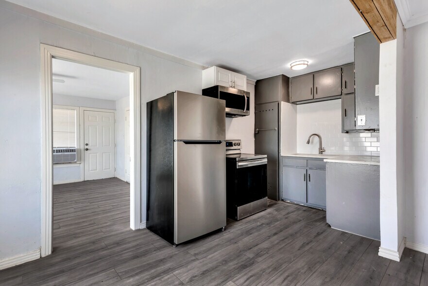 Building Photo - 305 N Robinson St