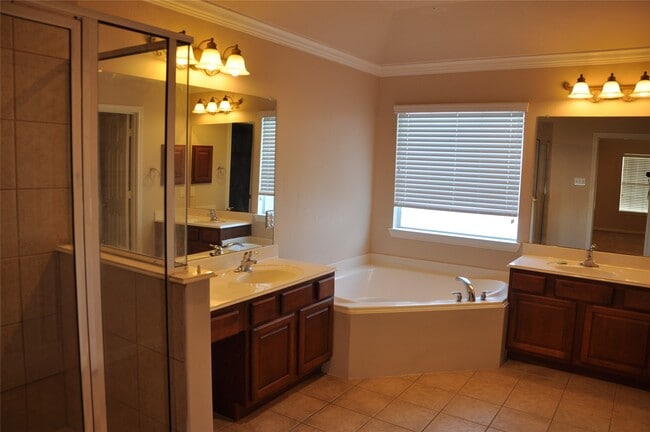 Building Photo - 2170 Brittany Colony Dr