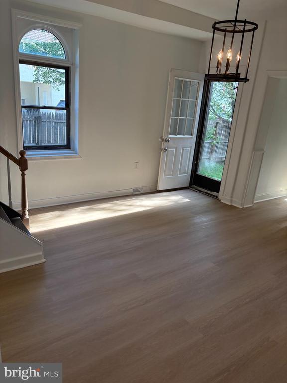 Building Photo - 213 Vernon St