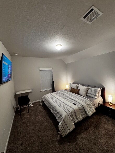 Building Photo - 8746 Flounder Rosa Ln