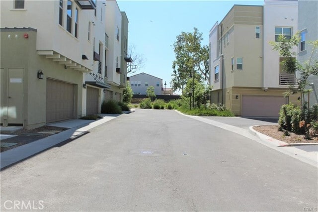 Building Photo - 140 Paramount