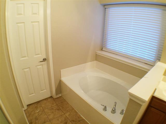 Building Photo - 9857 Old Field Dr