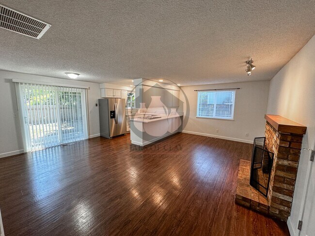 Building Photo - Single Level House- READY TO RENT!!!!