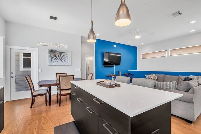 Building Photo - 5021 Nichols St