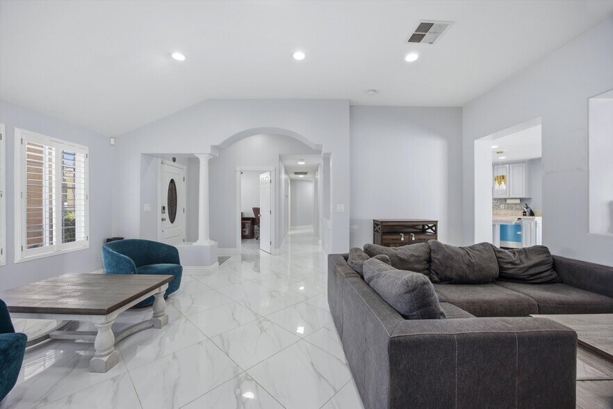 Building Photo - 10721 Loughton Ave