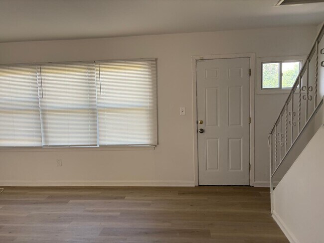 Building Photo - 55 Bloomfield Ln