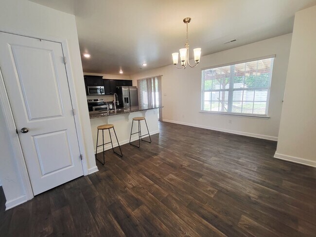 Building Photo - 597 Bloomover St