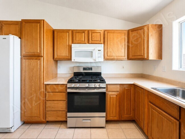 Building Photo - COOL SHADE, COZY LIVING, CONVENIENT LOCATION