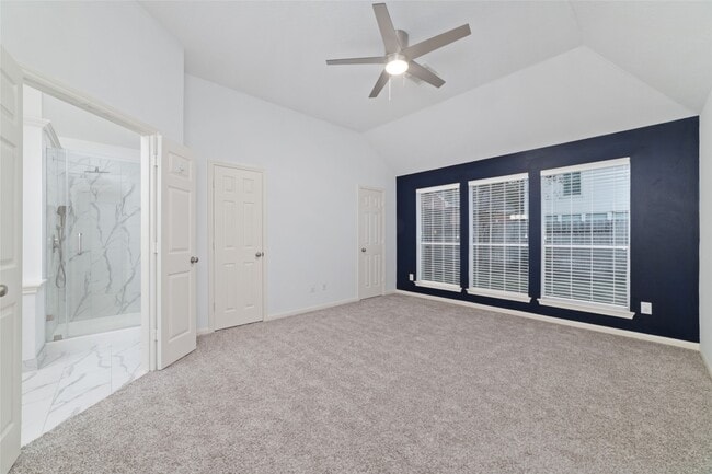 Building Photo - 3323 Shadowfern Dr