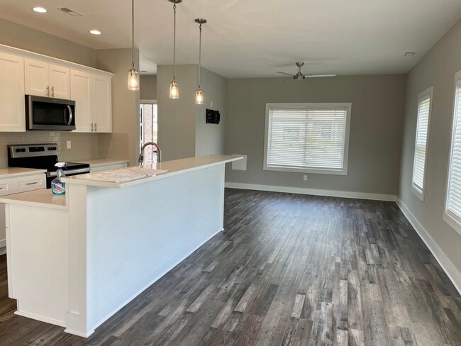 Building Photo - Luxury End Unit Townhouse in Campbell County