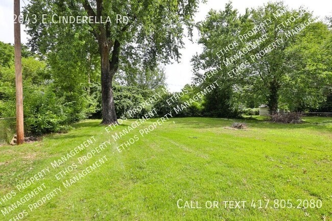 Building Photo - 2043 E Cinderella St