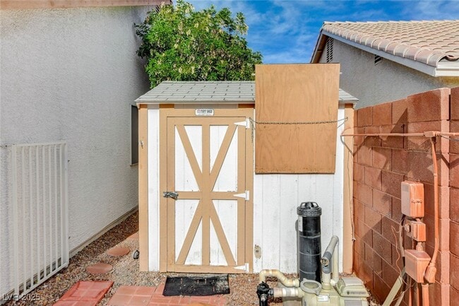 Building Photo - 114 E Tamarack Dr