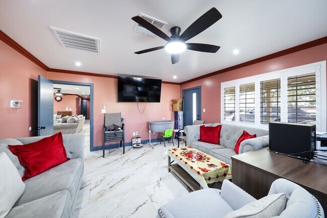 Building Photo - FOR RENT Fully Remodeled 4 Bed / 3 Bath Home on 2.4 Acres Modern Upgrades & Open Land