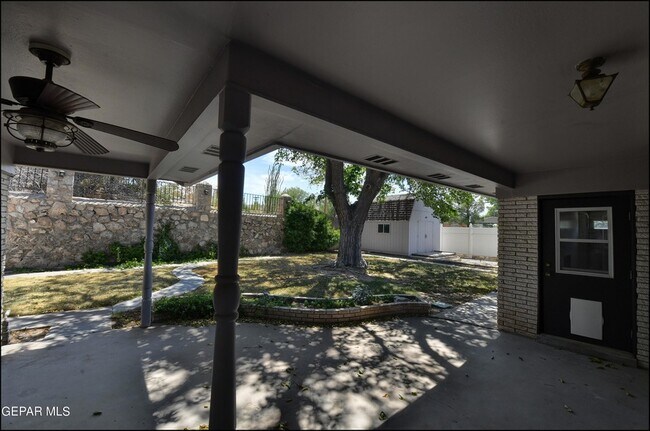 Building Photo - 424 Stonebluff Rd