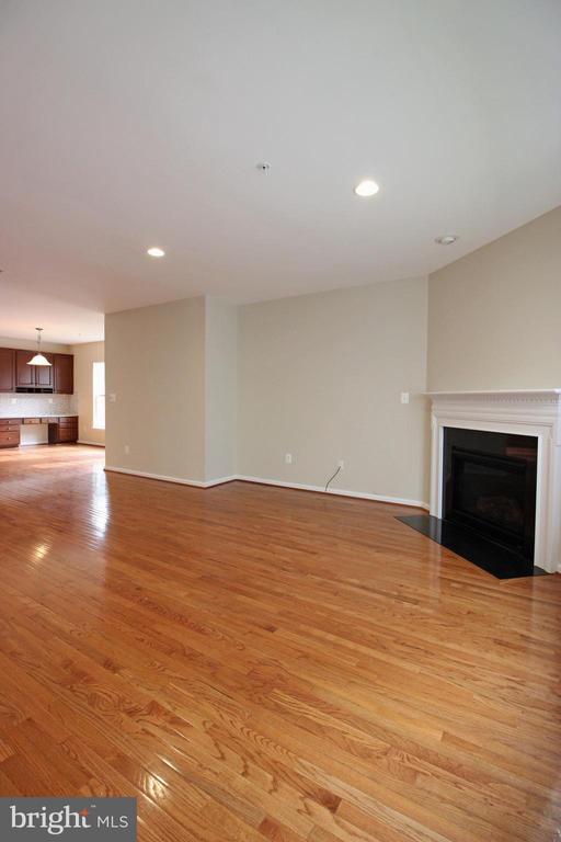 Building Photo - 11518 Amherst Ave