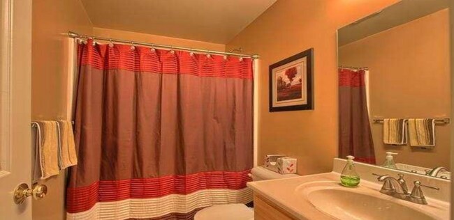 Building Photo - 2119 Quail Hollow Dr