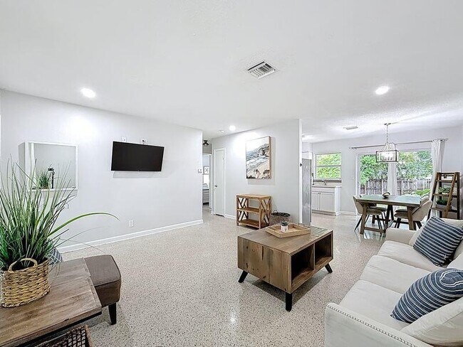 Building Photo - 2840 NE 16th Ct