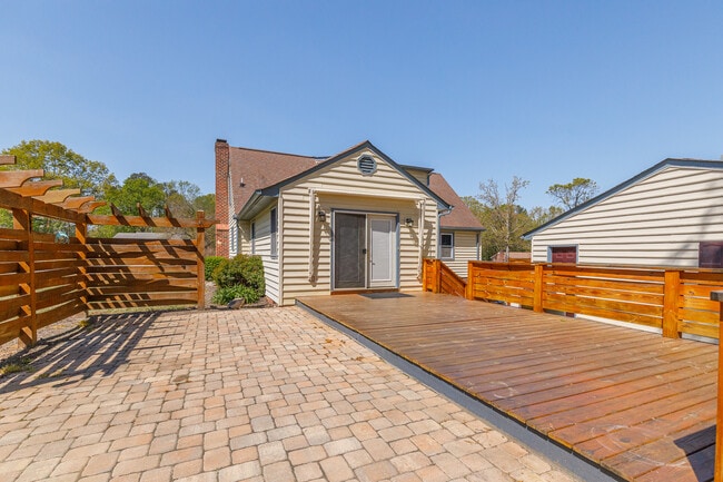 Building Photo - 421 Evanrude Ln