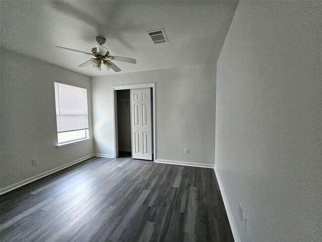 Building Photo - 202 N Pauley Dr