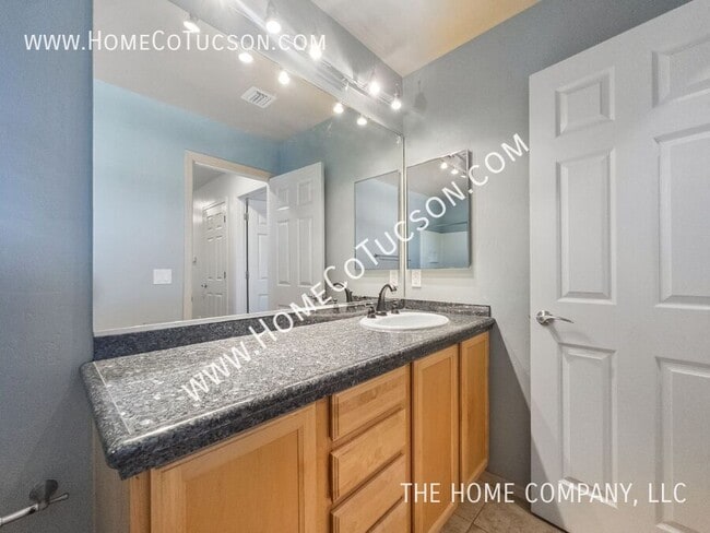 Building Photo - 5749 E Bellow Ln