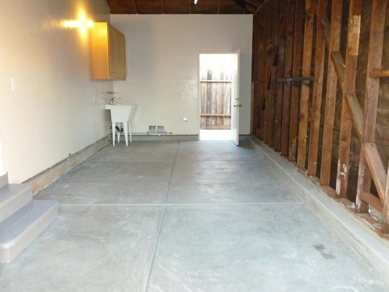 Building Photo - 439 Central Ct