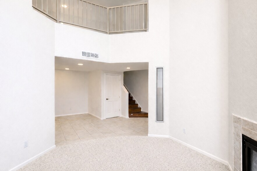 Building Photo - 10410 N Cave Creek Rd