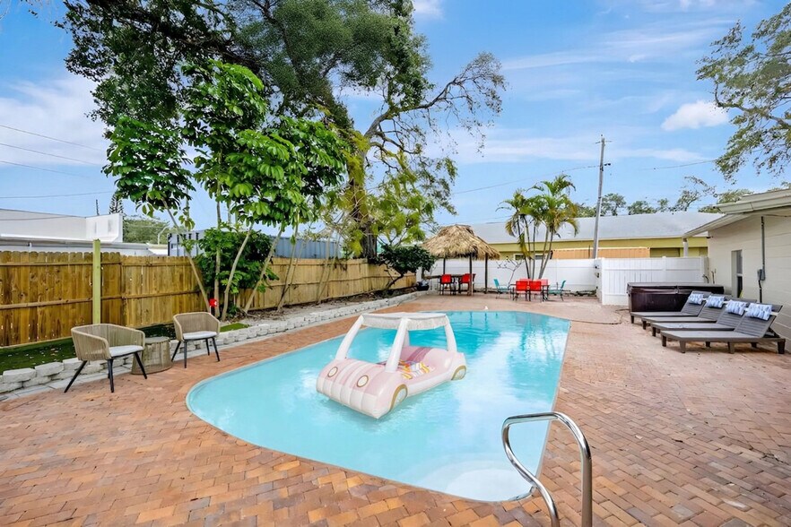 Building Photo - 10755 Clara Ln