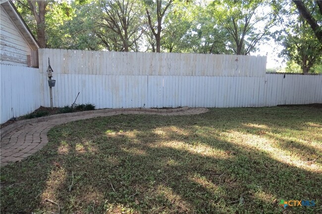 Building Photo - 202 S Mesquite St