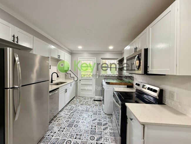 Building Photo - 904 Tremont St