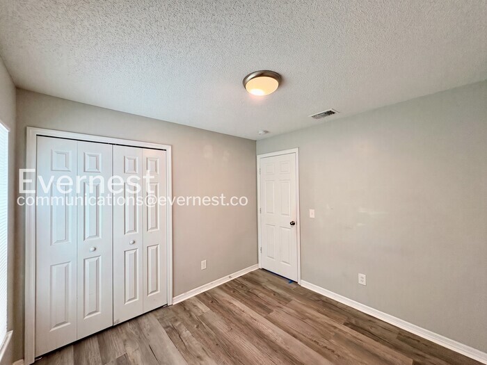 Building Photo - 7870 Pine Fork Dr