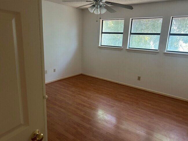 Building Photo - 108 Martingale