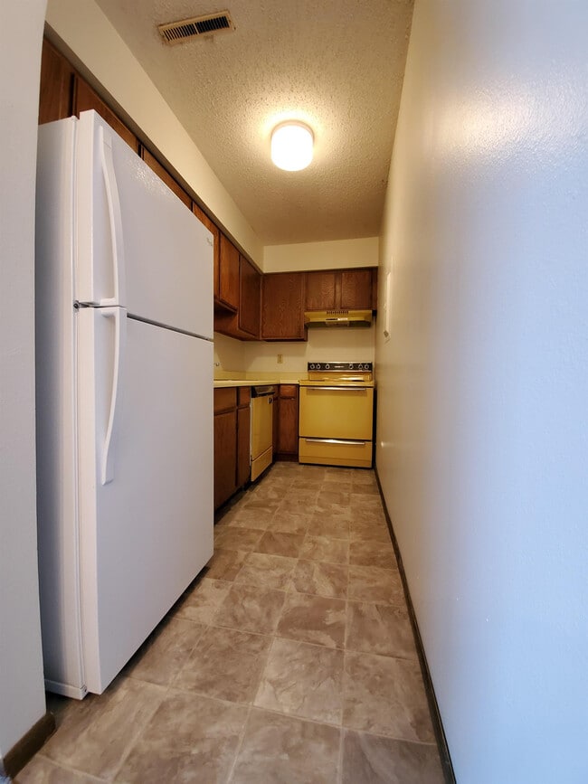 Building Photo - 941 Emmons St