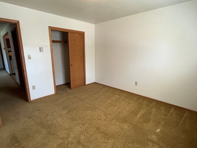 Building Photo - Ambassador 2 Bed 1 Bath